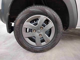 Used 2017 Renault Kwid [2017-2019] RXT 1.0 SCE Special Petrol Manual tyres RIGHT REAR TYRE RIM VIEW