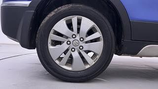 Used 2016 Maruti Suzuki S-Cross [2015-2017] Zeta 1.3 Diesel Manual tyres RIGHT REAR TYRE RIM VIEW