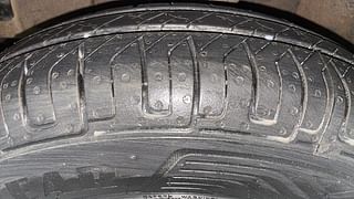 Used 2010 Hyundai i10 [2010-2016] Sportz 1.2 Petrol Petrol Manual tyres LEFT FRONT TYRE TREAD VIEW