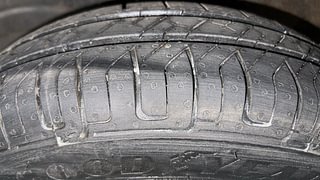 Used 2010 Maruti Suzuki Wagon R 1.0 [2010-2019] LXi Petrol Manual tyres LEFT FRONT TYRE TREAD VIEW