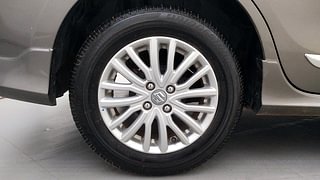 Used 2017 Maruti Suzuki Dzire [2017-2020] ZXi AMT Petrol Automatic tyres RIGHT REAR TYRE RIM VIEW