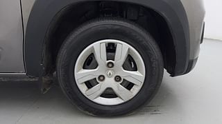 Used 2017 Renault Kwid [2015-2019] 1.0 RXT AMT Petrol Automatic tyres RIGHT FRONT TYRE RIM VIEW