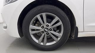 Used 2016 Hyundai Elantra [2016-2022] 2.0 SX(O) AT Petrol Automatic tyres LEFT FRONT TYRE RIM VIEW