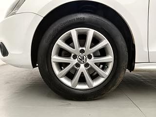 Used 2014 Volkswagen Jetta [2013-2017] Comfortline TDI Diesel Manual tyres LEFT FRONT TYRE RIM VIEW