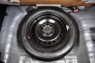 Used 2016 Hyundai Grand i10 [2013-2017] Magna AT 1.2 Kappa VTVT Petrol Automatic tyres SPARE TYRE VIEW