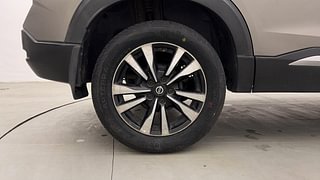 Used 2019 Nissan Kicks XV Petrol Petrol Manual tyres RIGHT REAR TYRE RIM VIEW