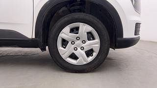 Used 2022 Hyundai Venue SX 1.2 Petrol Petrol Manual tyres RIGHT FRONT TYRE RIM VIEW