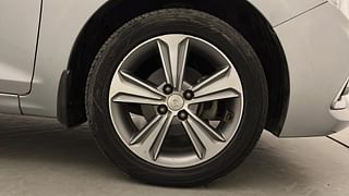 Used 2019 Hyundai Verna [2017-2020] 1.6 VTVT SX (O) Petrol Manual tyres RIGHT FRONT TYRE RIM VIEW
