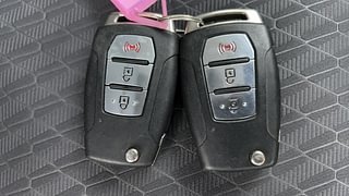 Used 2021 Mahindra XUV 300 W8 Petrol Petrol Manual extra CAR KEY VIEW