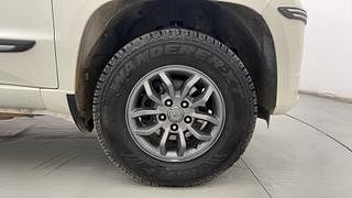 Used 2018 Mahindra TUV300 [2015-2020] T10 Diesel Manual tyres RIGHT FRONT TYRE RIM VIEW