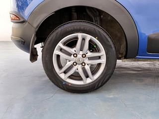 Used 2019 Renault Triber RXZ Petrol Manual tyres RIGHT REAR TYRE RIM VIEW