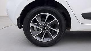 Used 2017 Hyundai Grand i10 [2017-2020] Sportz AT 1.2 Kappa VTVT Petrol Automatic tyres RIGHT REAR TYRE RIM VIEW