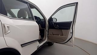 Used 2016 Mahindra XUV500 [2015-2018] W6 AT Diesel Automatic interior RIGHT FRONT DOOR OPEN VIEW
