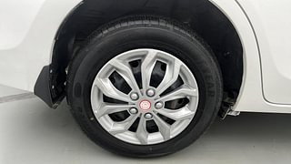 Used 2015 Toyota Corolla Altis [2014-2017] J(S) Diesel Diesel Manual tyres RIGHT REAR TYRE RIM VIEW