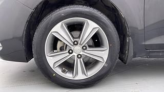 Used 2018 Hyundai Verna [2017-2020] 1.6 VTVT SX (O) Petrol Manual tyres LEFT FRONT TYRE RIM VIEW