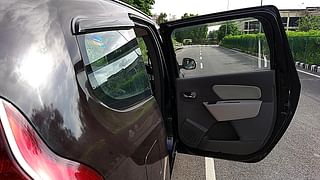 Used 2015 Renault Lodgy [2015-2019] 110 PS RXZ 7 STR Diesel Manual interior RIGHT REAR DOOR OPEN VIEW