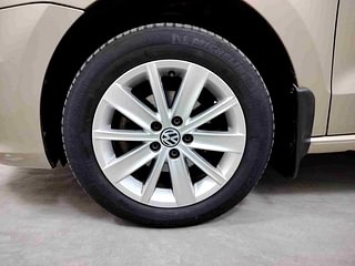 Used 2016 Volkswagen Vento [2015-2019] Highline Diesel AT Diesel Automatic tyres LEFT FRONT TYRE RIM VIEW