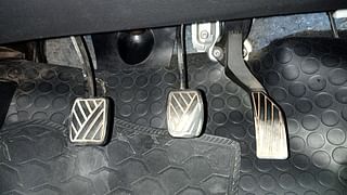 Used 2014 Maruti Suzuki Swift [2011-2017] VDi Diesel Manual interior PEDALS VIEW
