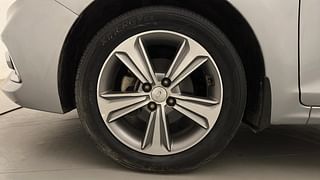 Used 2019 Hyundai Verna [2017-2020] 1.6 VTVT SX (O) Petrol Manual tyres LEFT FRONT TYRE RIM VIEW
