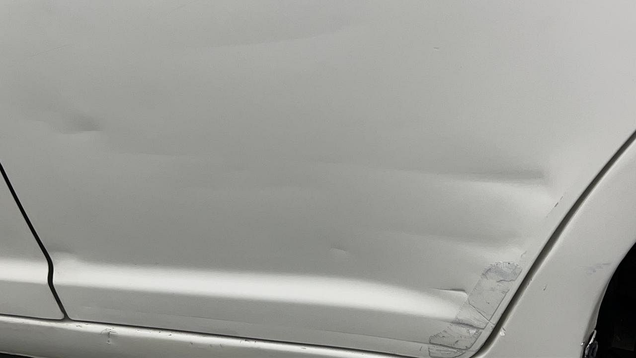Used 2010 Maruti Suzuki Swift [2007-2011] LXI CNG (Outside Fitted) Petrol+cng Manual dents MINOR DENT