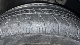 Used 2011 Honda City [2011-2014] 1.5 V MT Petrol Manual tyres RIGHT FRONT TYRE TREAD VIEW