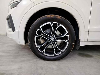 Used 2021 Skoda Kushaq Style 1.5L TSI DSG Petrol Automatic tyres LEFT FRONT TYRE RIM VIEW