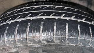 Used 2016 Maruti Suzuki Swift [2014-2017] LXI (O) Petrol Manual tyres RIGHT FRONT TYRE TREAD VIEW