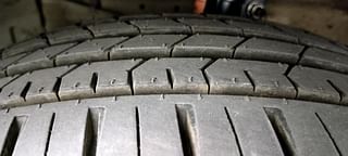 Used 2019 Maruti Suzuki Ciaz Alpha Petrol Petrol Manual tyres LEFT FRONT TYRE TREAD VIEW