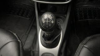 Used 2015 Renault Duster [2012-2015] 85 PS RxL Diesel Manual interior GEAR  KNOB VIEW
