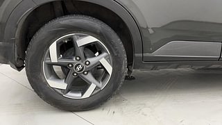 Used 2021 Hyundai Venue [2019-2022] SX Plus 1.0 Turbo DCT Petrol Automatic tyres RIGHT REAR TYRE RIM VIEW