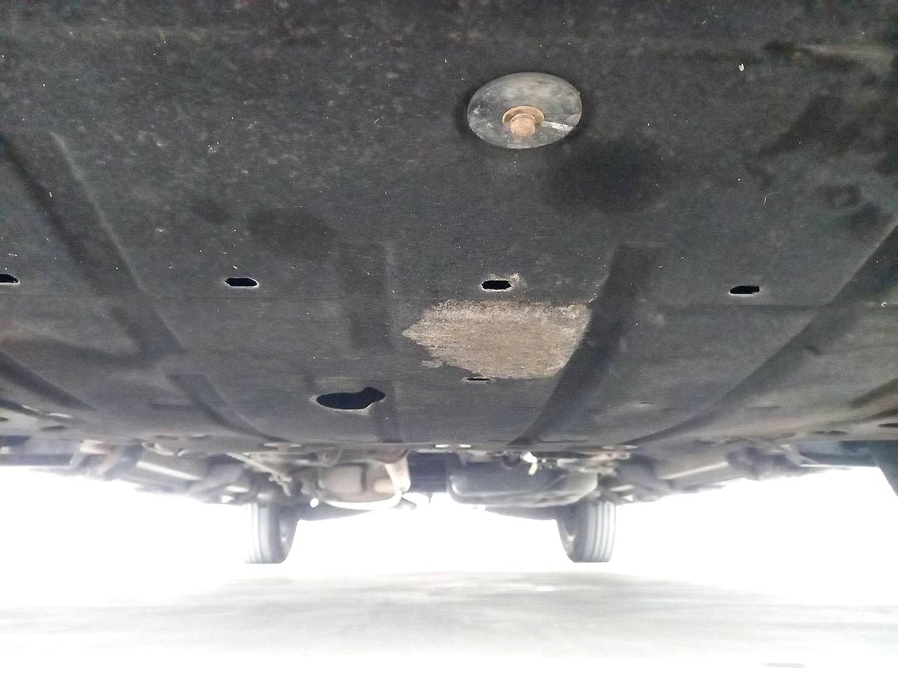 Used 2021 Mahindra XUV700 AX 7 Petrol AT Luxury Pack 7 STR Petrol Automatic extra FRONT LEFT UNDERBODY VIEW