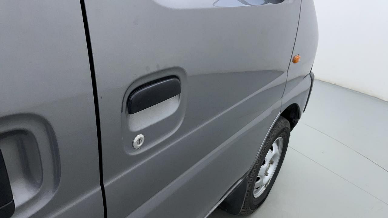 Used 2021 Maruti Suzuki Eeco STD 5 STR Petrol Manual dents MINOR SCRATCH