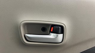 Used 2016 Maruti Suzuki Celerio VXI Petrol Manual top_features Central locking