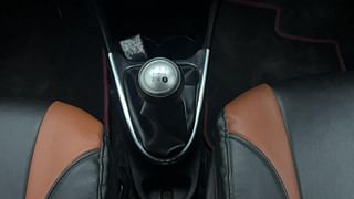 Used 2015 Toyota Etios Cross [2014-2020] 1.5 V Petrol Manual interior GEAR  KNOB VIEW
