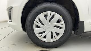 Used 2017 Maruti Suzuki Swift [2011-2017] VDi Diesel Manual tyres LEFT FRONT TYRE RIM VIEW