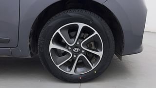 Used 2017 Hyundai Grand i10 [2017-2020] Sportz (O) AT 1.2 Kappa VTVT Petrol Automatic tyres RIGHT FRONT TYRE RIM VIEW