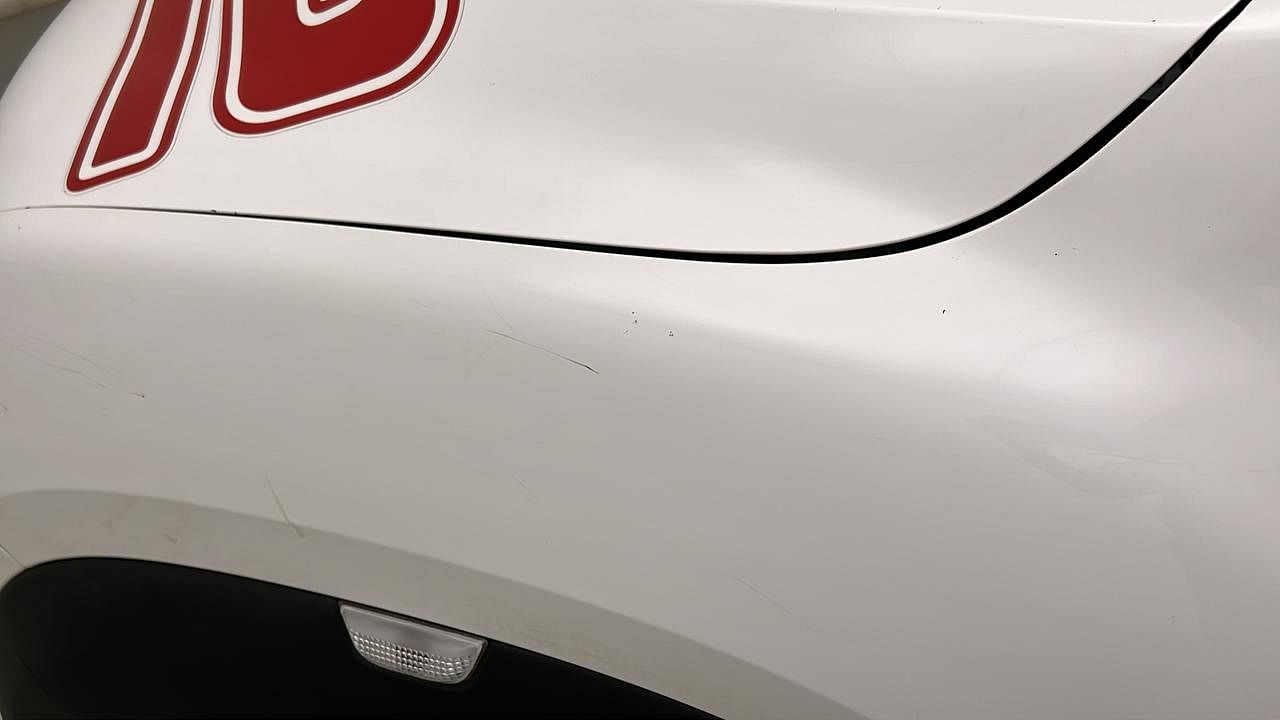 Used 2017 Renault Kwid [2017-2019] RXT 1.0 SCE Special Petrol Manual dents MINOR SCRATCH