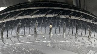 Used 2017 Renault Kwid [2015-2019] RXT Opt Petrol Manual tyres RIGHT REAR TYRE TREAD VIEW