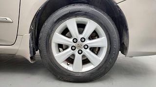 Used 2013 Toyota Corolla Altis [2011-2014] G Diesel Diesel Manual tyres RIGHT FRONT TYRE RIM VIEW