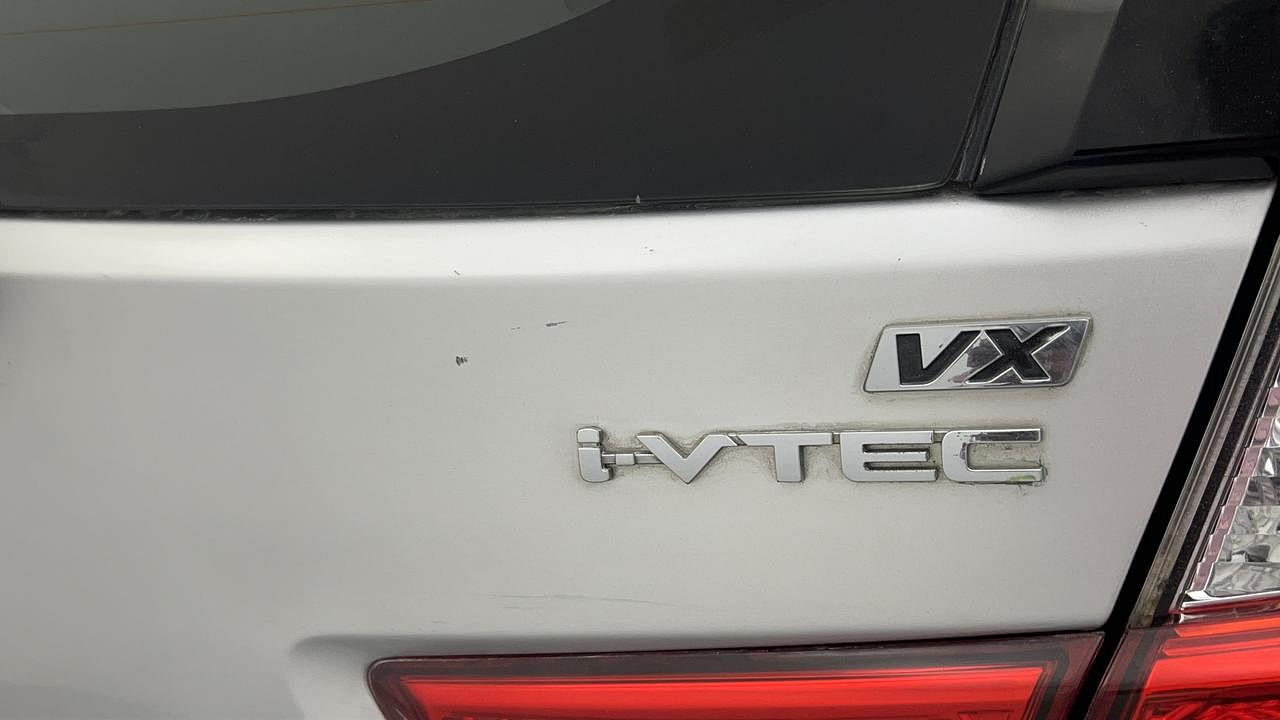 Used 2018 Honda WR-V [2017-2020] VX i-VTEC Petrol Manual dents MINOR SCRATCH