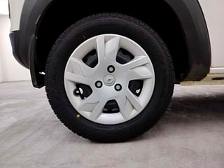 Used 2022 Renault Kwid 1.0 RXT AMT Opt Petrol Automatic tyres RIGHT REAR TYRE RIM VIEW