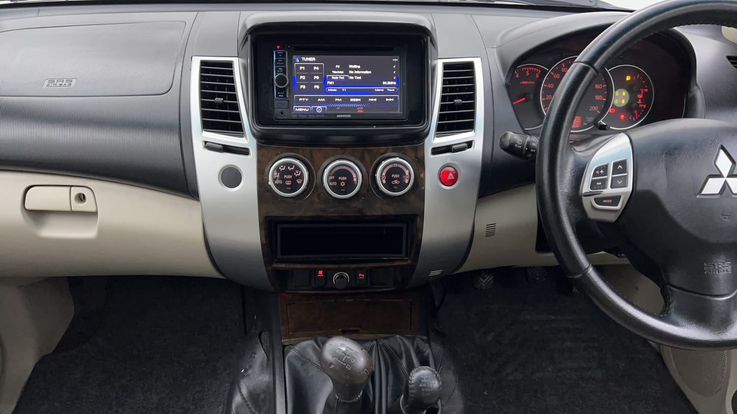 New Mitsubishi Pajero Sport interior MUSIC SYSTEM & AC CONTROL VIEW