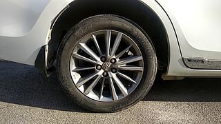 Used 2015 Toyota Corolla Altis [2008-2011] VL AT Petrol Petrol Automatic tyres RIGHT REAR TYRE RIM VIEW