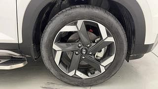 Used 2022 Hyundai Alcazar Platinum 7 STR 1.5 Diesel MT Diesel Manual tyres RIGHT FRONT TYRE RIM VIEW