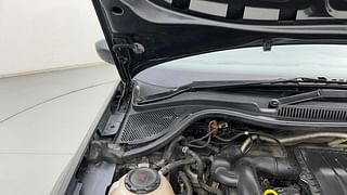 Used 2019 Volkswagen Ameo [2016-2020] 1.0 Comfortline Petrol Petrol Manual engine ENGINE RIGHT SIDE HINGE & APRON VIEW