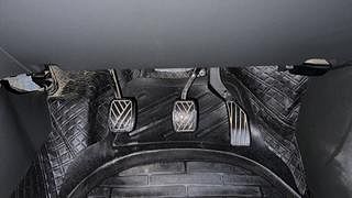 Used 2018 Maruti Suzuki Vitara Brezza [2016-2020] VDi (O) Diesel Manual interior PEDALS VIEW