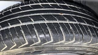 Used 2017 Renault Kwid [2015-2019] 1.0 RXL AMT Petrol Automatic tyres RIGHT REAR TYRE TREAD VIEW