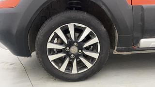 Used 2015 Toyota Etios Cross [2014-2020] 1.5 V Petrol Manual tyres LEFT FRONT TYRE RIM VIEW