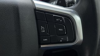 Used 2017 Land Rover Discovery Sport [2015-2020] HSE Diesel Automatic top_features Cruise control