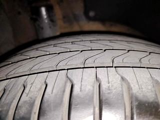 Used 2019 Hyundai Elantra [2016-2019] 1.6 SX (O) AT Diesel Automatic tyres RIGHT REAR TYRE TREAD VIEW